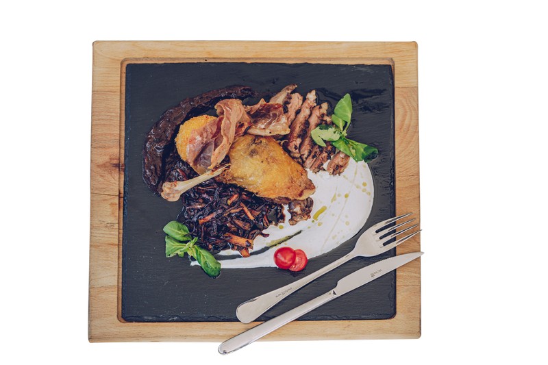  BAKED DUCK WITH PLUM PURÉE